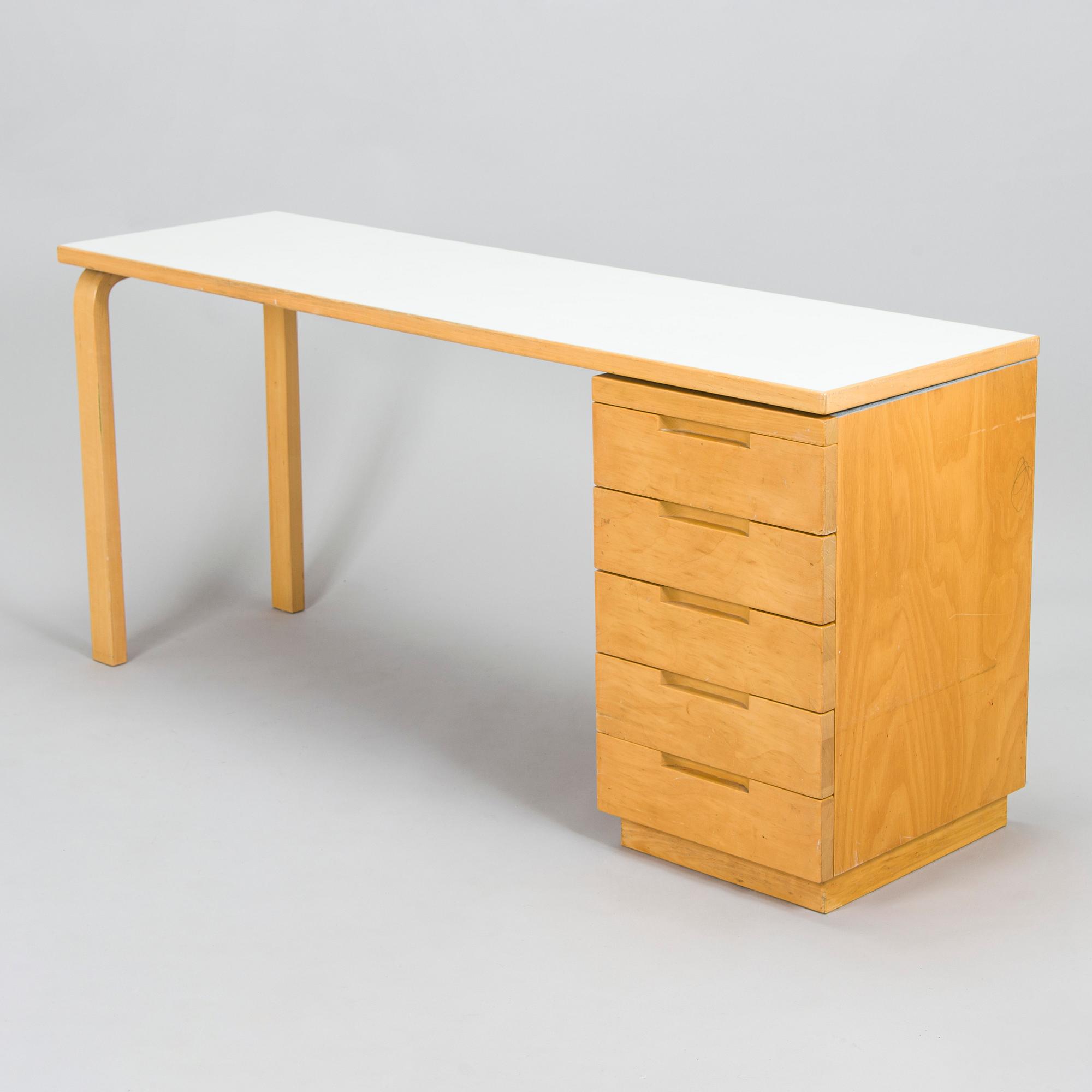 Alvar Aalto, kirjoituspöytä, Artek, 1900-luvun loppupuoli.