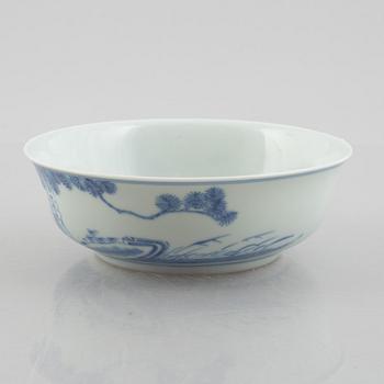 A group of three Chinese blue and white porcelain bowls, late Qing dynasty / early 20th century.