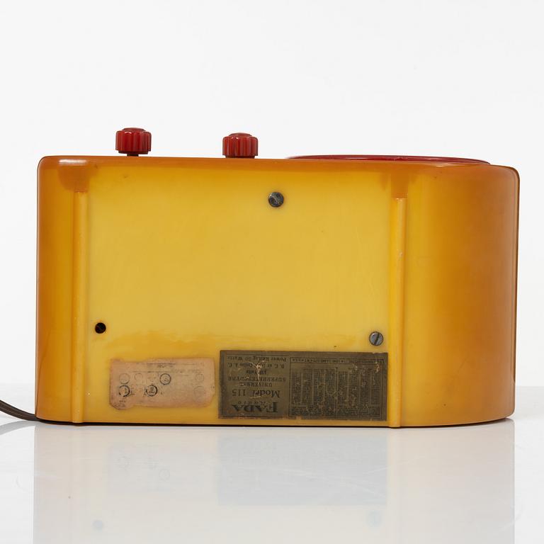 A Fada Streamliner "Bullet" radio model 1000, ca 1945.