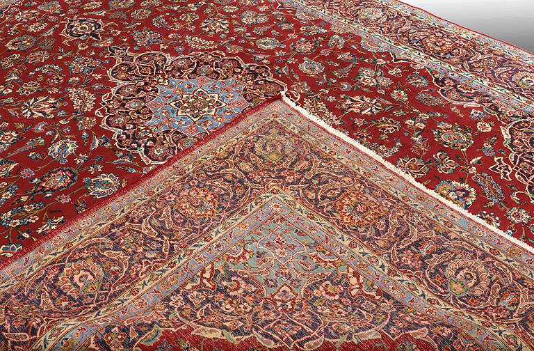 A carpet, Kashan, ca 424 x 308 cm.