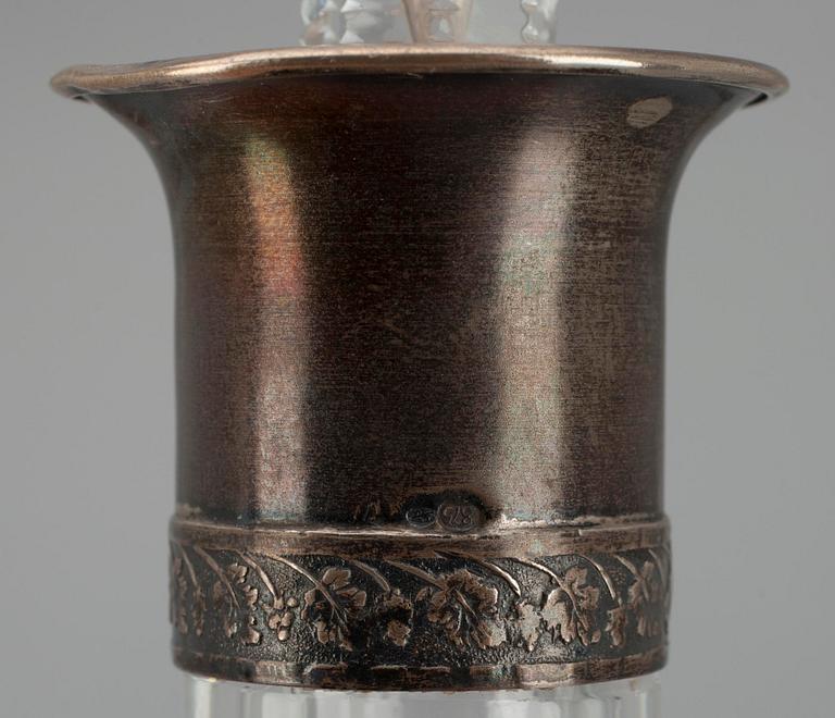 KARAFFER, 4st. Slipad kristall med silverbeslag. Estland, Sovjet, Tyskland 1900-talets första hälft.