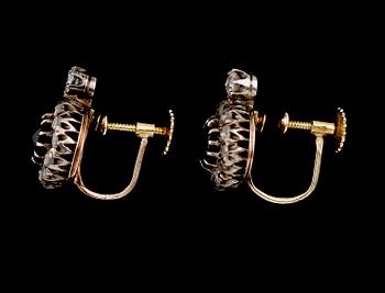 ÖRHÄNGÉN, 1 par, 18K guld, rosenslipade diamanter och safirer.