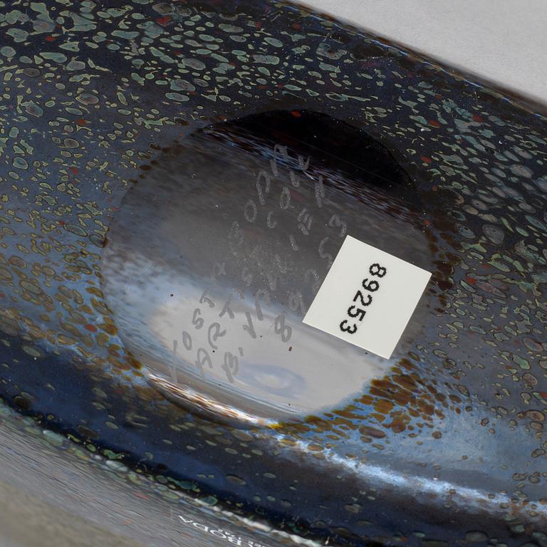 BERTIL VALLIEN, two glass vases from Kosta Boda Artist Collection.