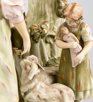 VAS, porslin, märkt Imperial Amphora. 1900-tal.