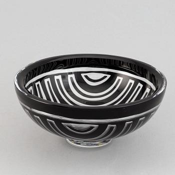 Lars Hellsten, a glass bowl, Orrefors Gallery, 1988.
