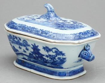SMÖRTERRIN, porslin, kina, Qingdynastin, Qianlong 1700-tal.