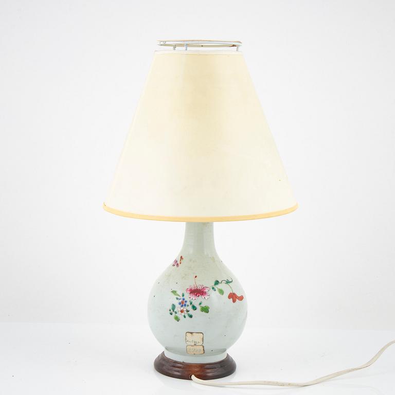 A famille rose export porcelain vase, turned into a table lamp, Qing dynasty, Qianlong (1736-95).