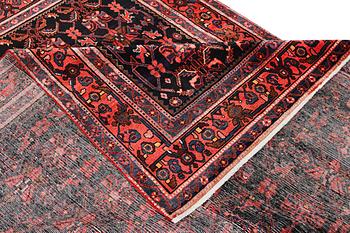 A Borujerd carpet, c. 300 x 225 cm.