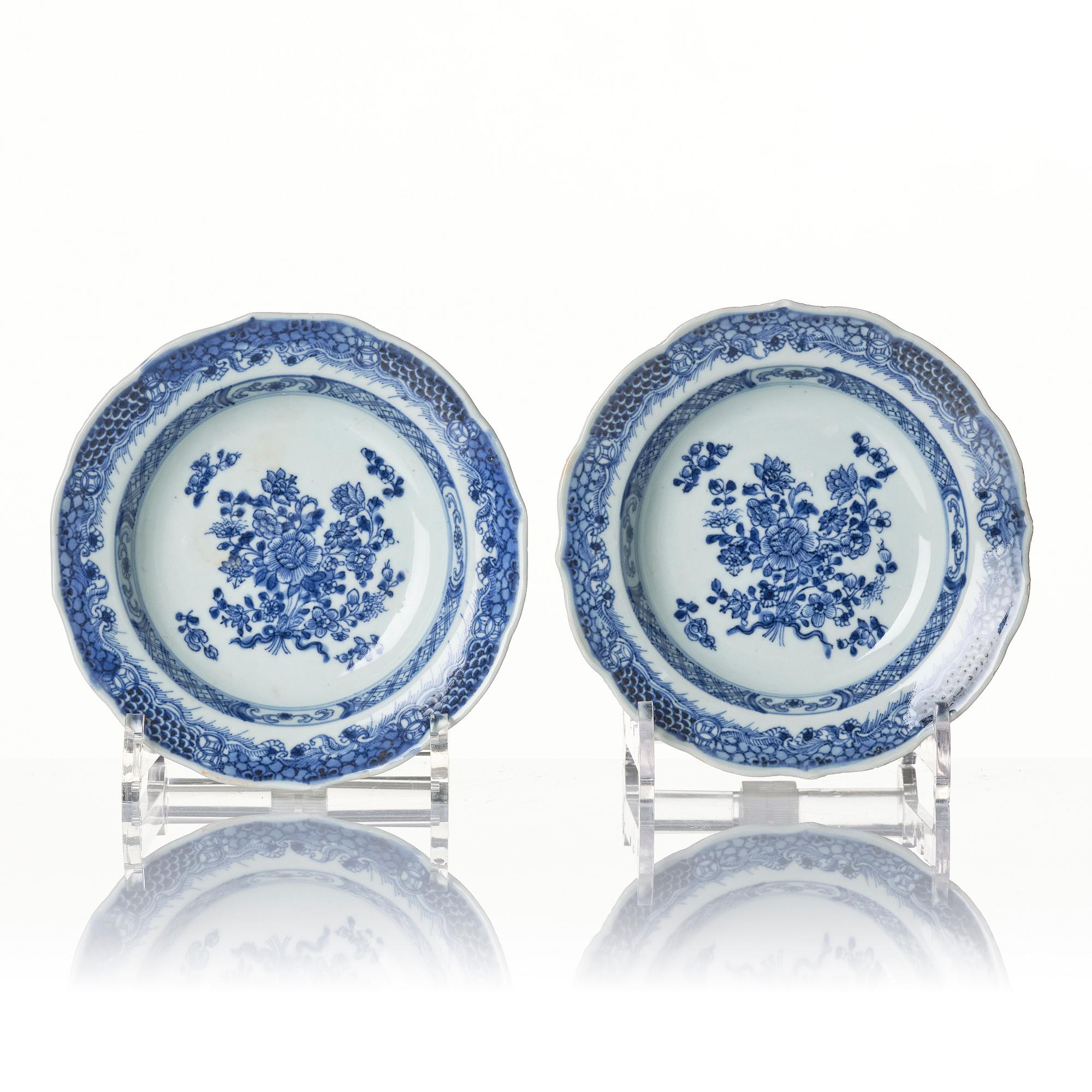 A blue and white bowl and six dessert dishes, Qing dynasty, Qianlong (1736-95).
