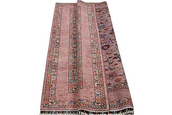 A rug, Zeigler Ariana, c. 206 x 155 cm.