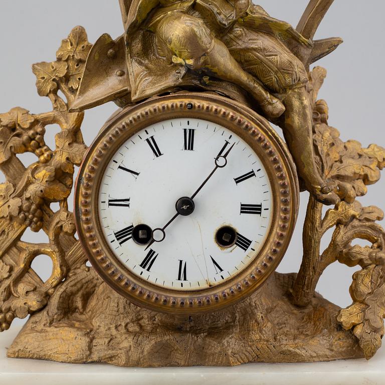 An end of the 19th century mantle clock.