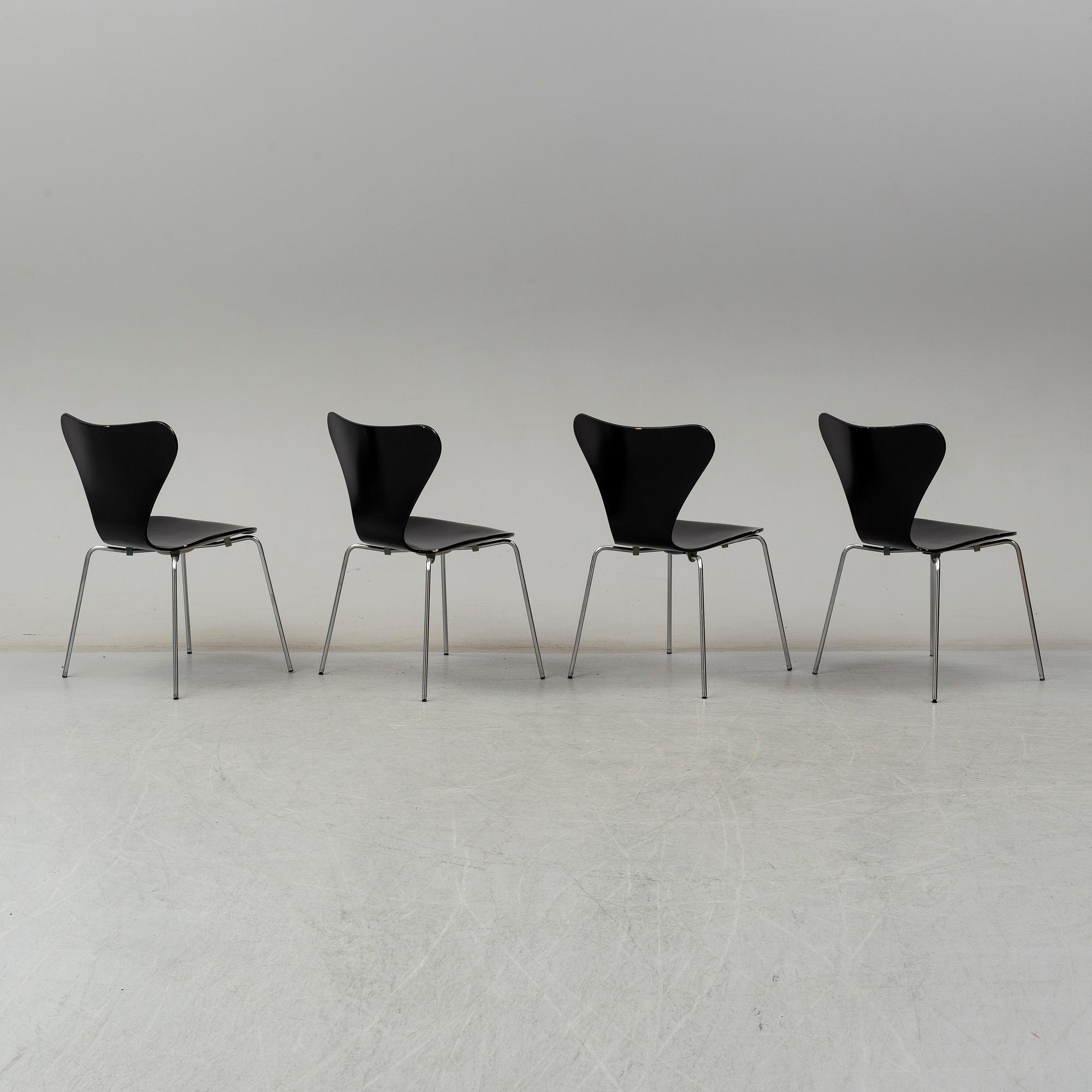 ARNE JACOBSEN, a set of four Sjuan chairs.