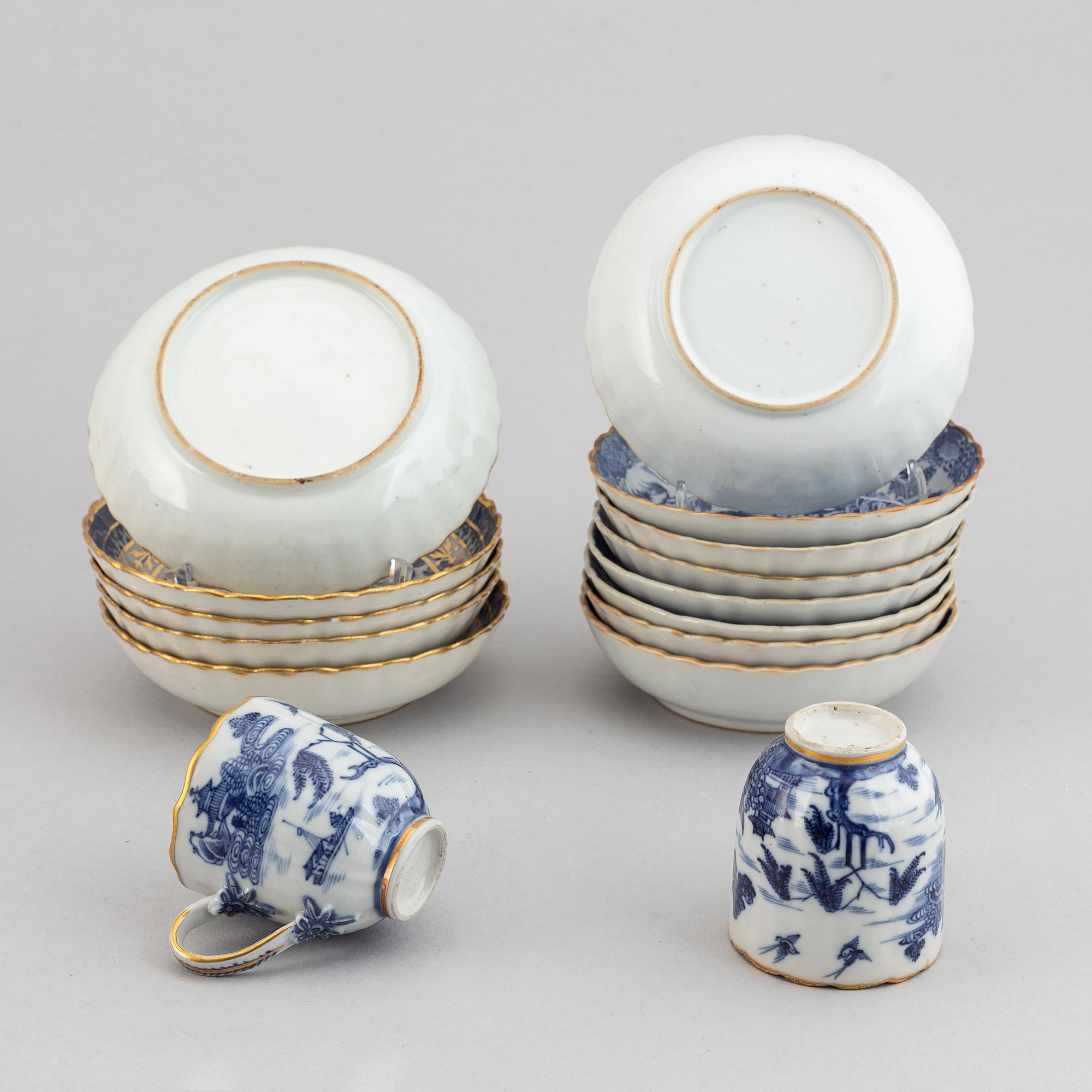 A group of 12 blue and white export porcelain cups with 13 saucers, Qing dynasty, Qianlong (1736-95).