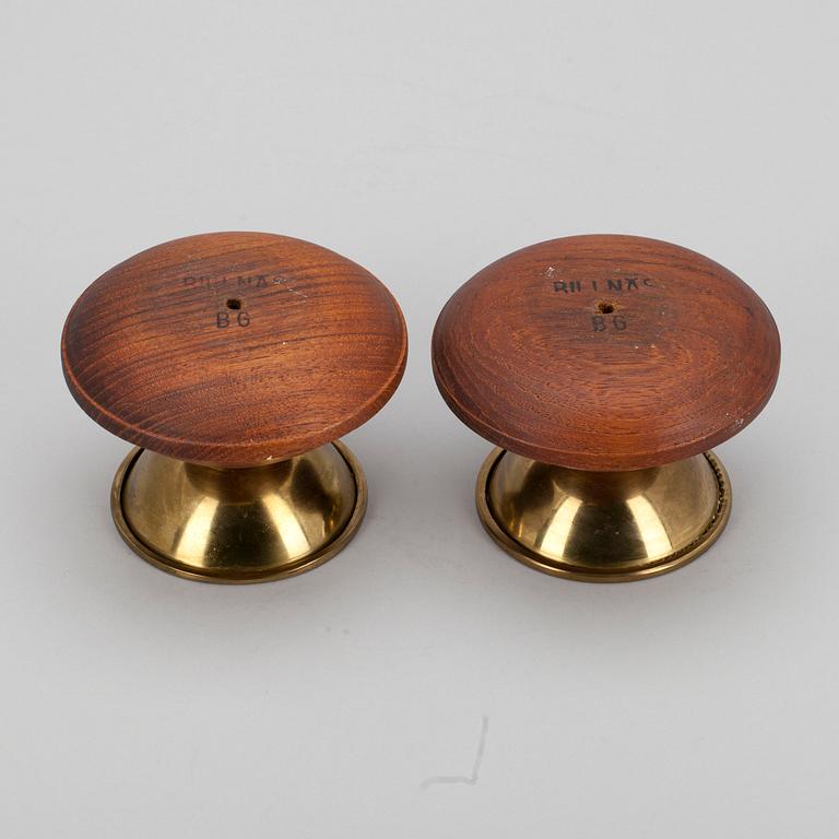 LJUSSTAKAR, design Bertel Gardberg, mässing och teak, stämplade BG Billnäs.
