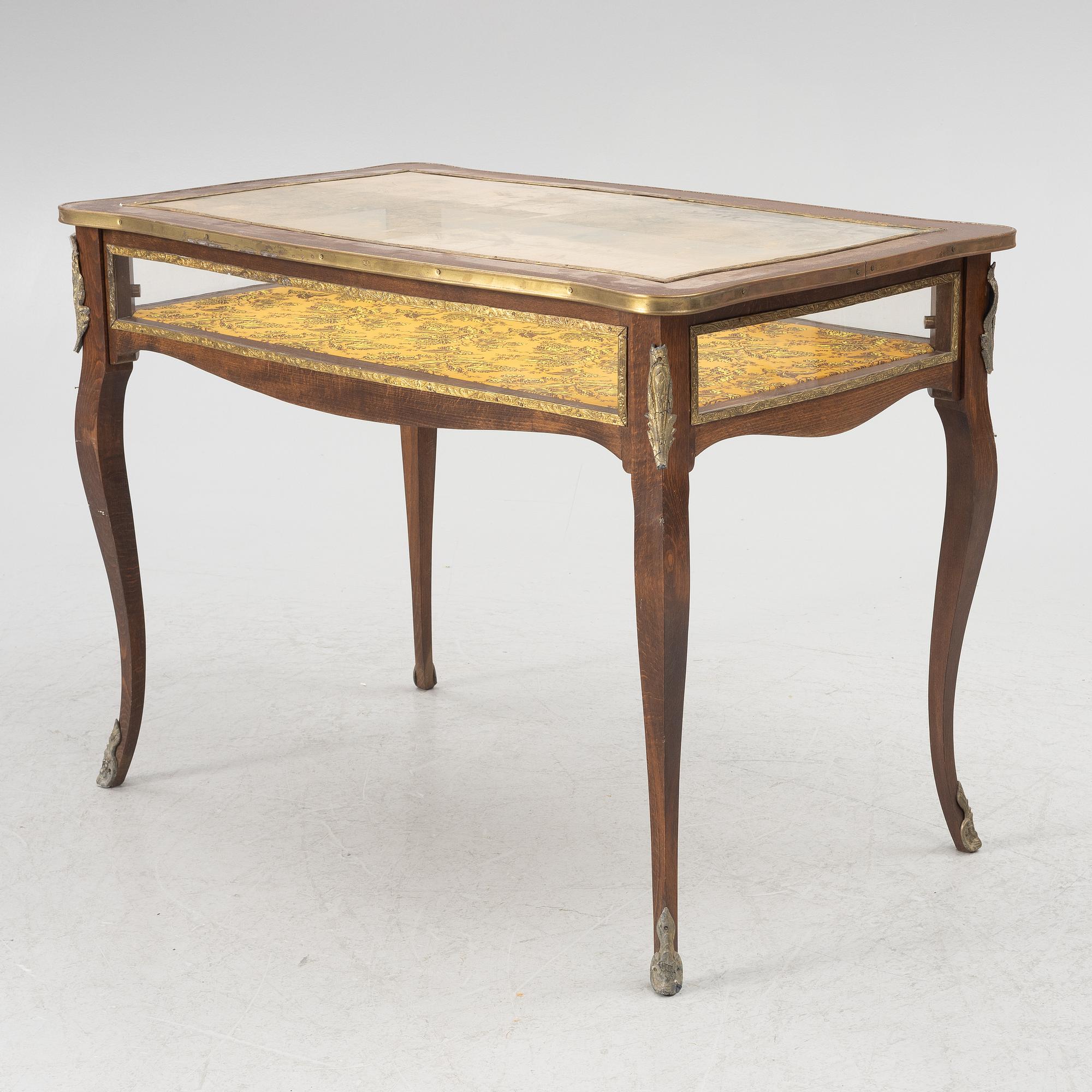 Display table, Louis XV style, from around the year 1900.