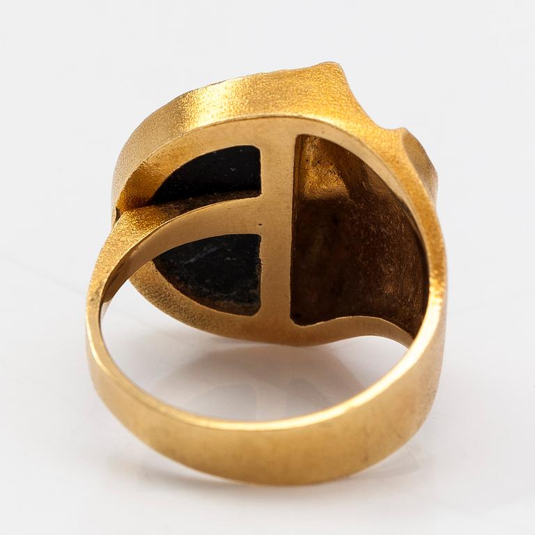 Björn Weckström, an 18K gold ring 'Quebec' with a ca 0.05 ct diamond and a zoisite for Lapponia 1977.