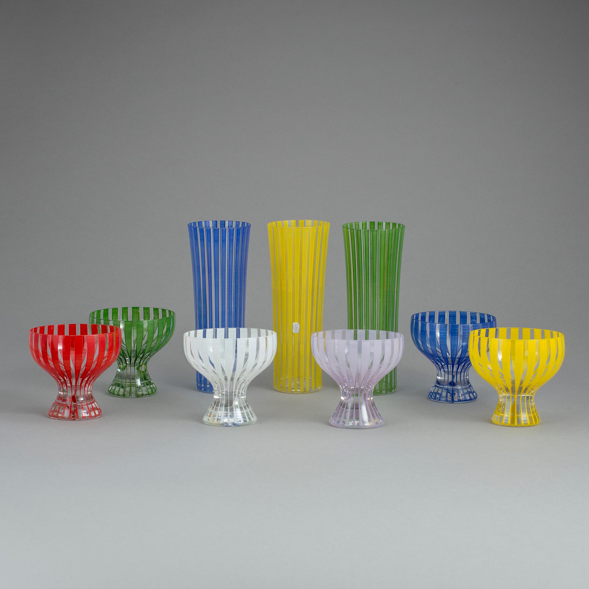 SERVISDELAR, 9 st, glas, "Strikt", Bengt Orup, Johansfors. Formgivna 1952.