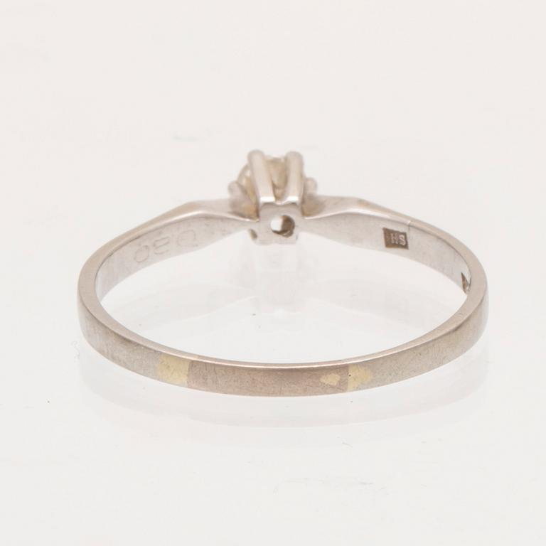 An 18K white gold ring with a round brilliant cut diamond.