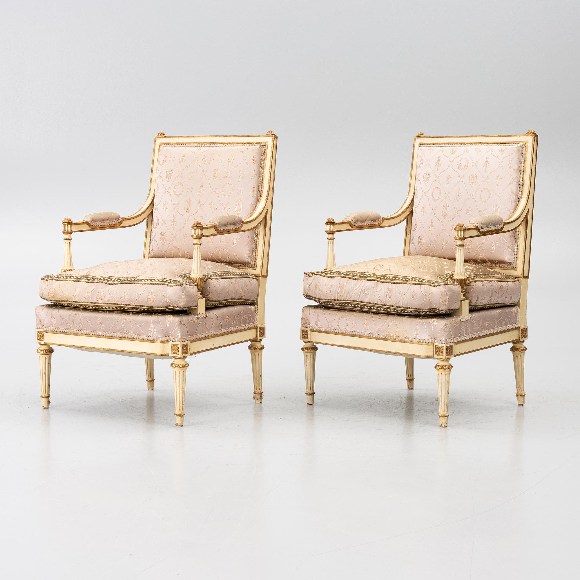 Karmstolar, ett par, Directoire-stil, omkring år 1900.