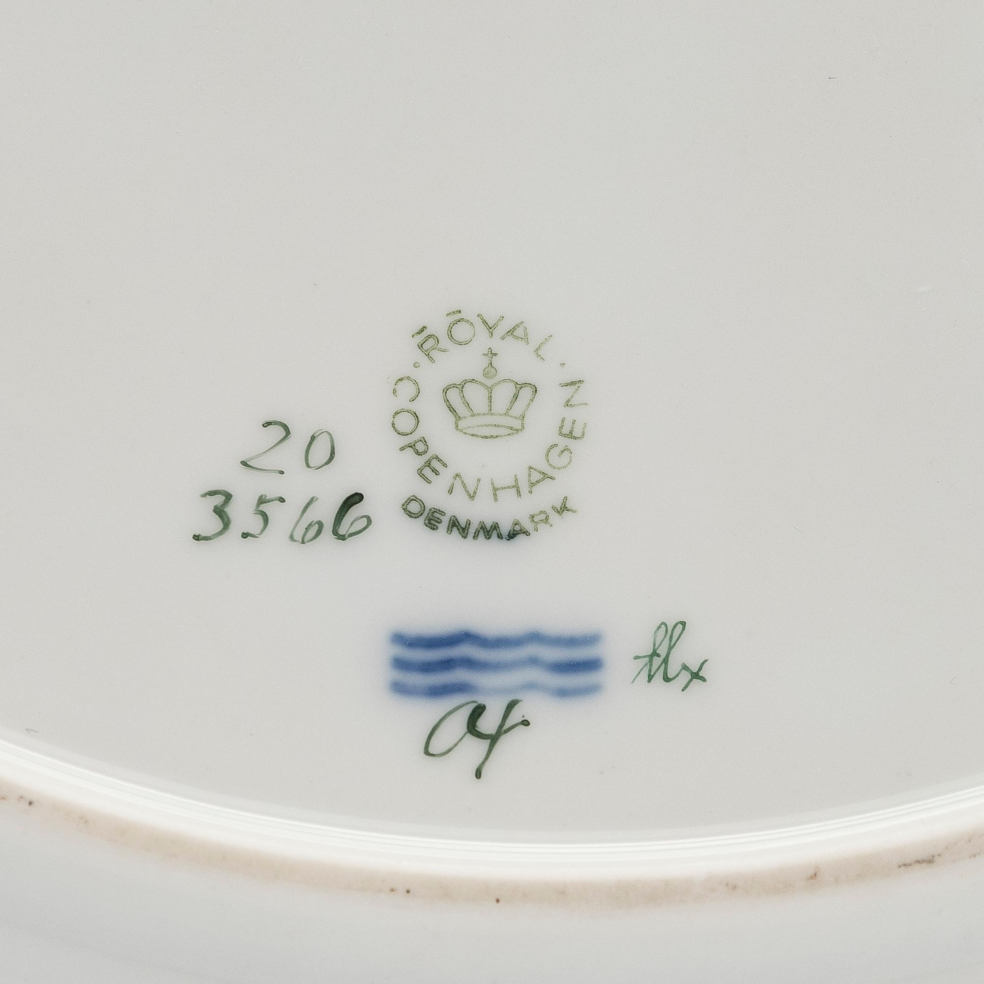 Royal Copenhagen, tallrik, porslin, "Flora Danica", Danmark, 1900-tal.