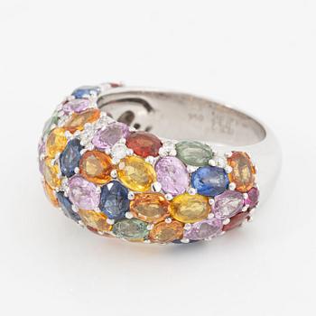 Ring, 18K white gold with multi-coloured sapphires and brilliant-cut diamonds.