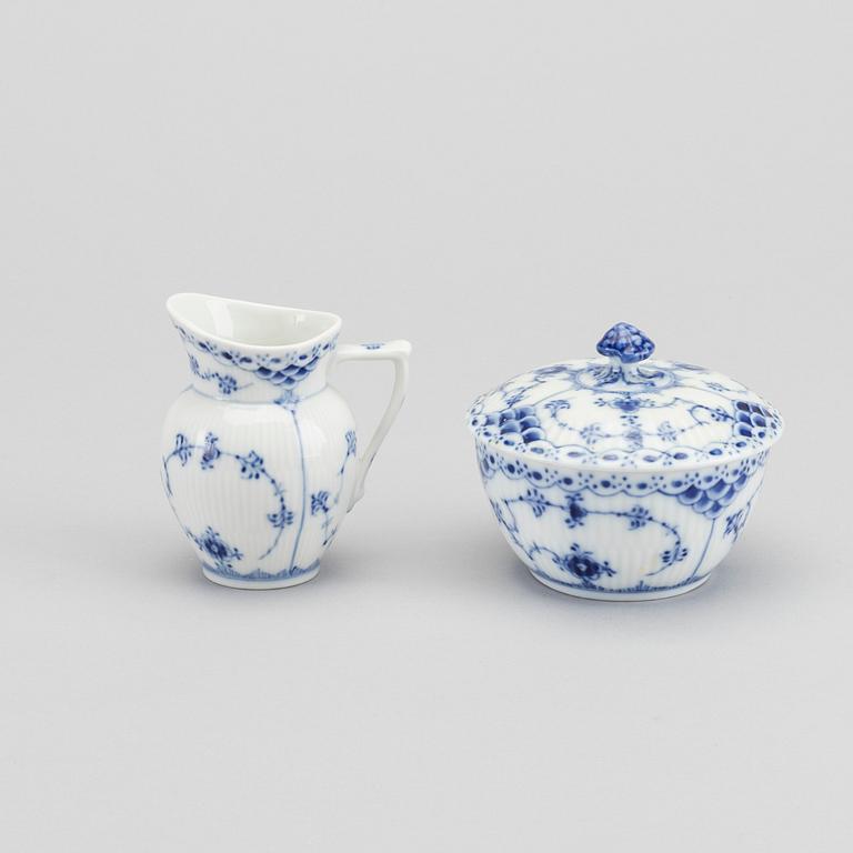 SERVISDELAR, 17 st, "Musselmalet" Royal Copenhagen, Danmark.