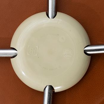 ARNE JACOBSEN, 6 "Sjuan", chairs, Fritz Hansen, Denmark.