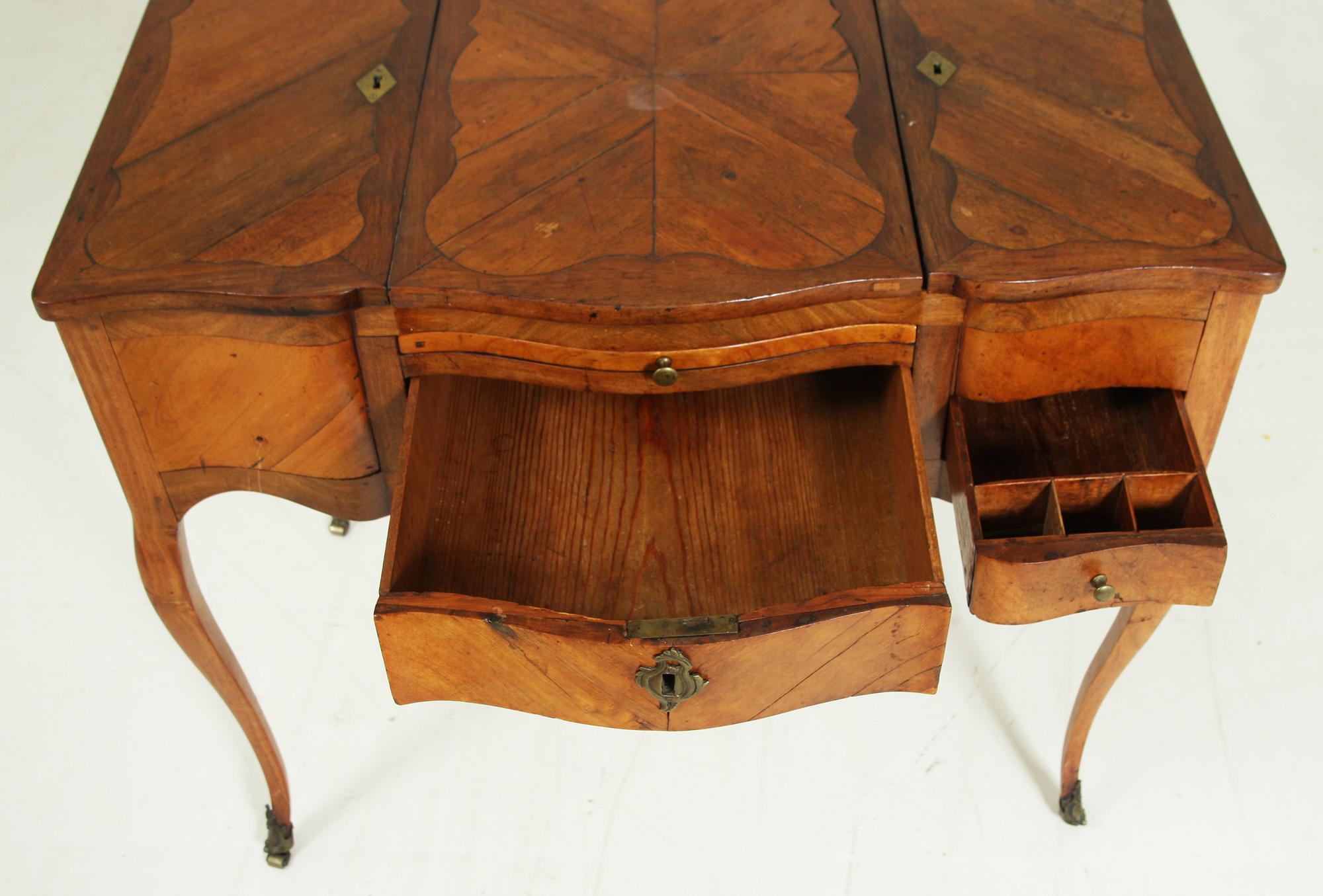 POUDREUSE, Louis XV. 1700/1800-tal.