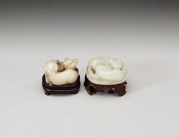 Two nephrite animal figurines, Qing dynasty.