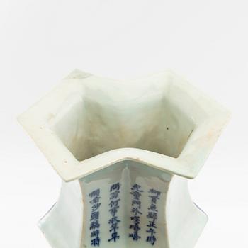 Vase, China late Qing porcelain.