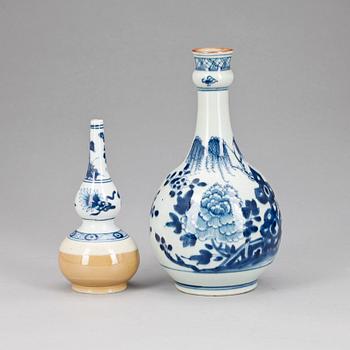 FLASKOR, två stycken, kompaniporslin. Qing dynastin, Qianlong (1736-95).