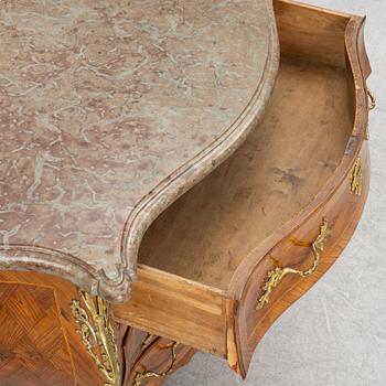 Byrå, 1700-talets andra hälft. Rokoko.