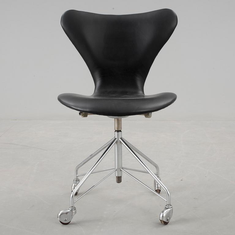 KONTORSSTOL, "Sjuan", Arne Jacobsen, Fritz Hansen, daterad 65. märkt undertill 1065.