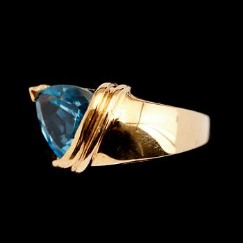 RING, 10 k guld, topas ca 4.30 ct.