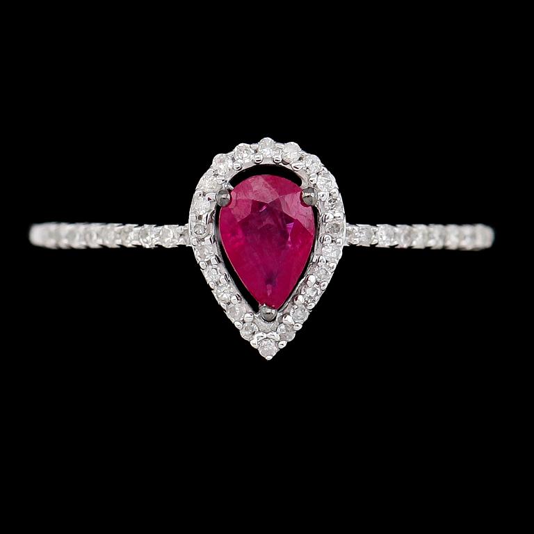 RING, 14K vitguld, rubin ca 0.50 ct och diamanter tot ca 0.12 ct.