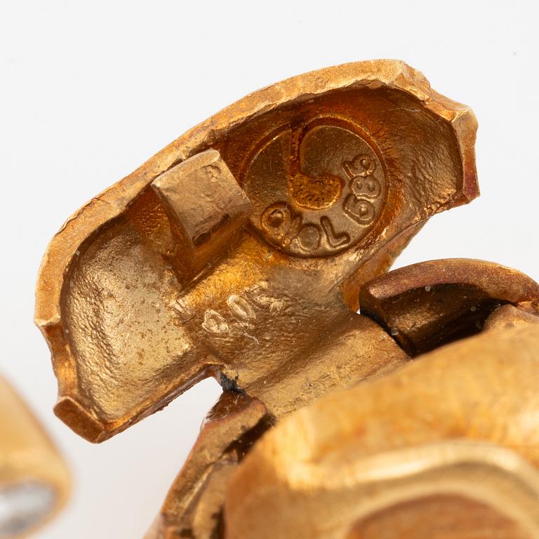 Ole Lynggaard lock 14K gold with a round brilliant-cut diamond.