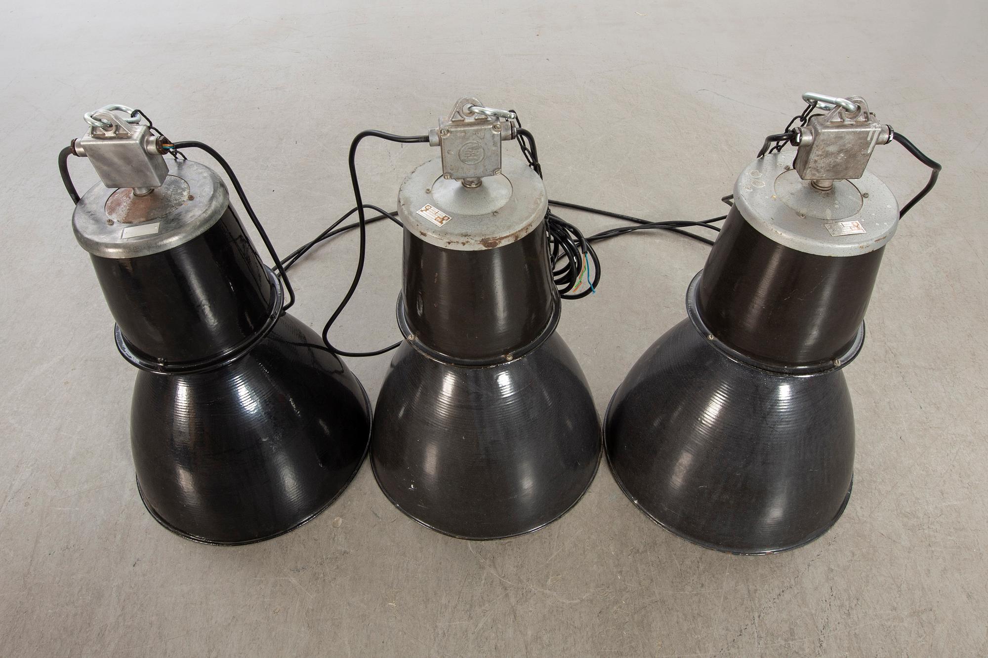 Industrilampor, 3 st, 1900-talets mitt.