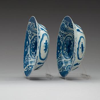 A set of two blue and white dishes, Ming dynasty Wanli (1572-1620).