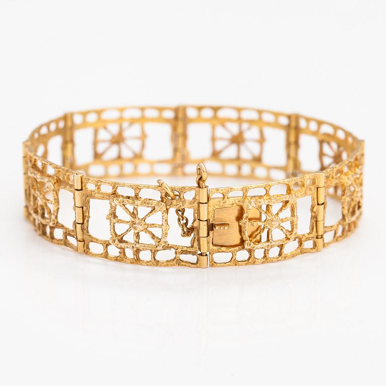 PENTTI SARPANEVA, A 14K gold bracelet "Pitsi". Turun hopea, Turku 1968.