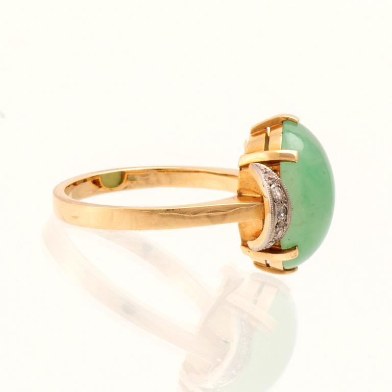 Börje Löfgren, ring in 18K white and red gold with an oval cabochon-cut jadeite and single-cut diamonds, Stockholm 1964.