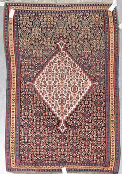 MATTA, semiantik Senneh kelim, ca 192x126 cm.