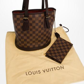 LAUKKU, "Petit Bucket", Louis Vuitton.