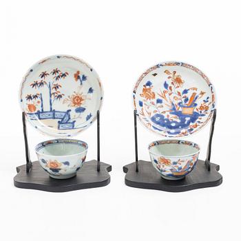 Two Imari cups with saucers, China, Qianlong (1736-95).