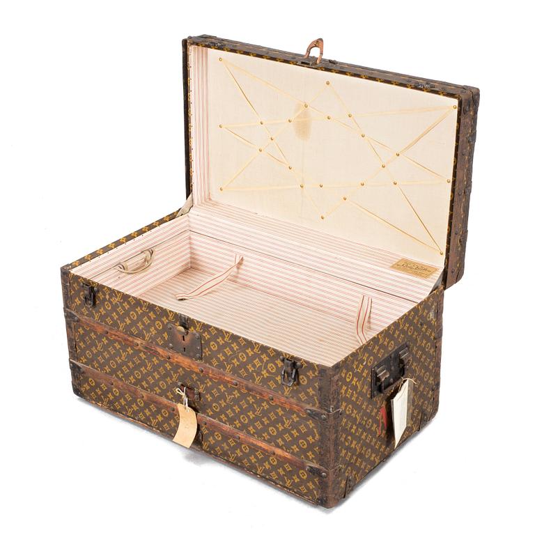 LOUIS VUITTON, monogram trunk.