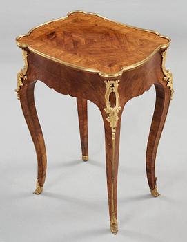 BORD. Louis XV-stil, 1800-talets andra hälft.