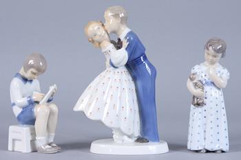 FIGURINER, 3 st, porslin, Kongl Dansk samt Bing & Gröndal.