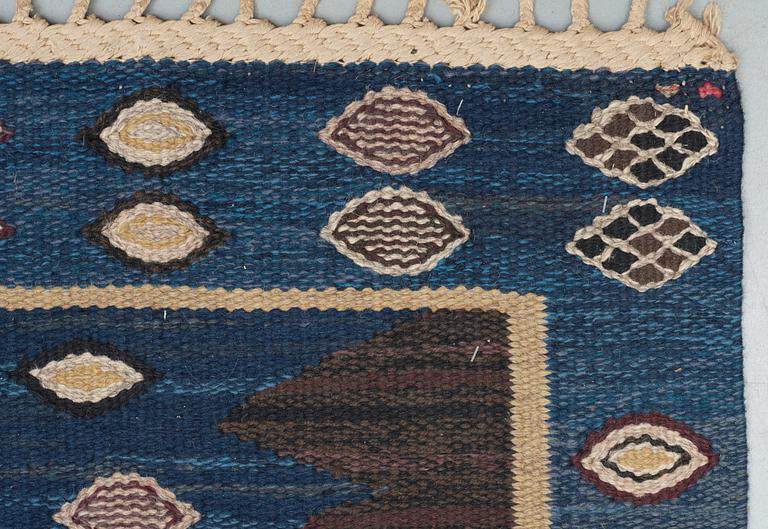 CARPET. "Snäckorna". Tapestry weave (gobelängteknik). 311,5 x 196,5 cm. Signed AB MMF BN.