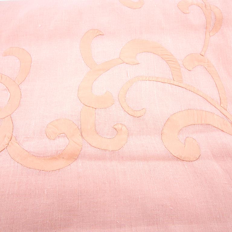 Tablecloth with napkins, 12 pieces each from the 1940s, approximately 39x39 cm, 19x19 cm, and approximately 300x160 cm, linen with appliqué.