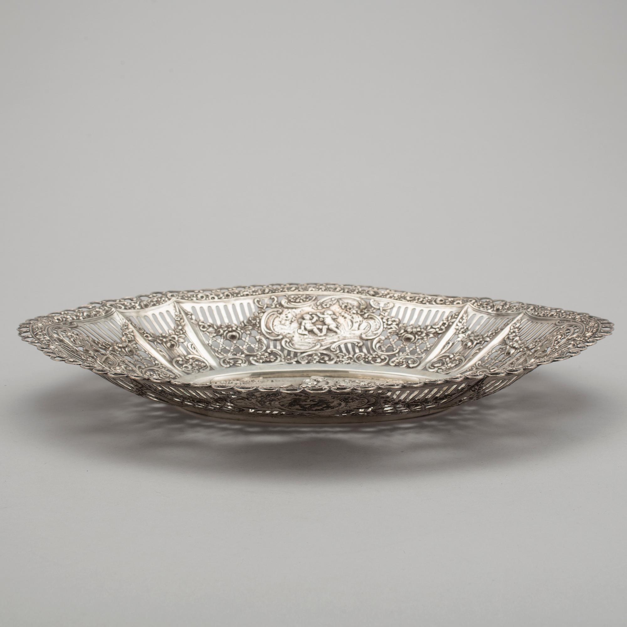 GALLERFAT, silver, Tyskland med svenska imporstämplar, omkring sekelskiftet 1900. Vikt ca 562g.