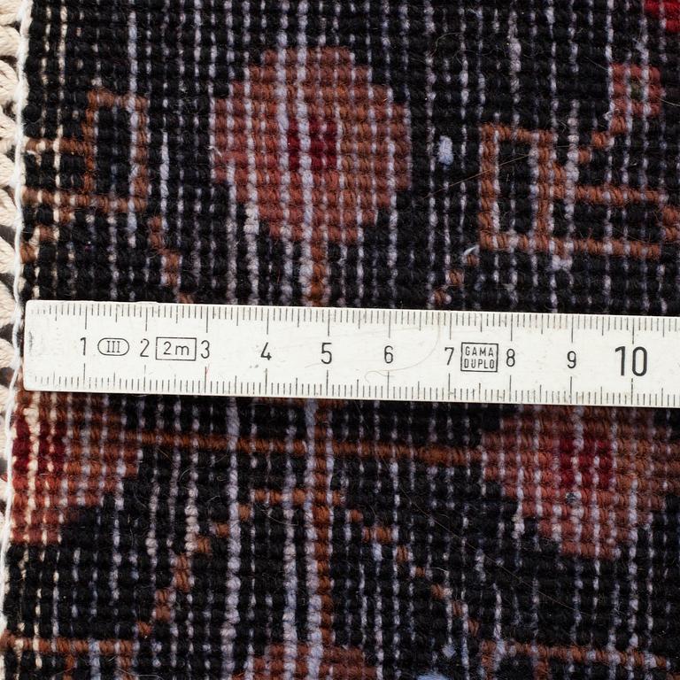 MATTO, West Persian probably, ca 231 x 88,5 cm.